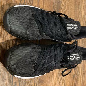 Nike Kyrie Low; A08979 003